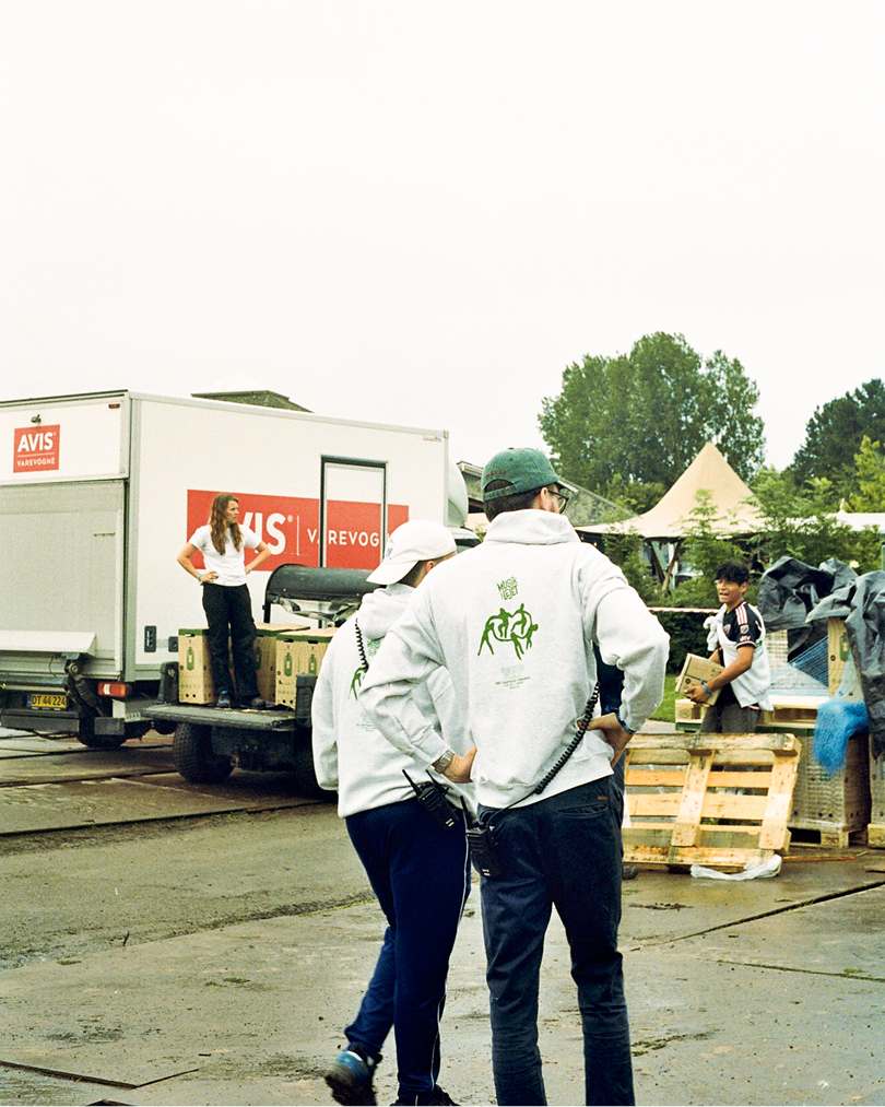 100 HELÅRSFRIVILLIGE